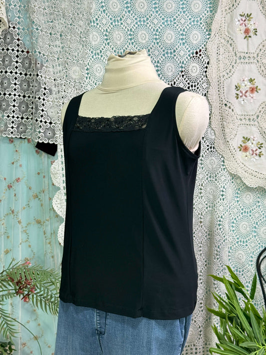גופייה עם תחרה וחרוזים (XL)