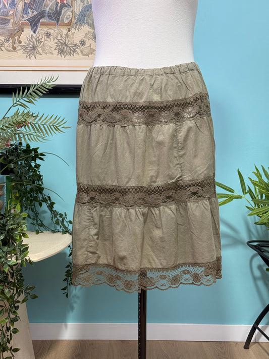 חצאית עם עיטורי תחרה (M)