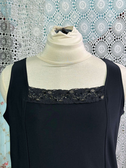 גופייה עם תחרה וחרוזים (XL)