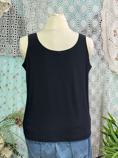 גופייה עם תחרה וחרוזים (XL)